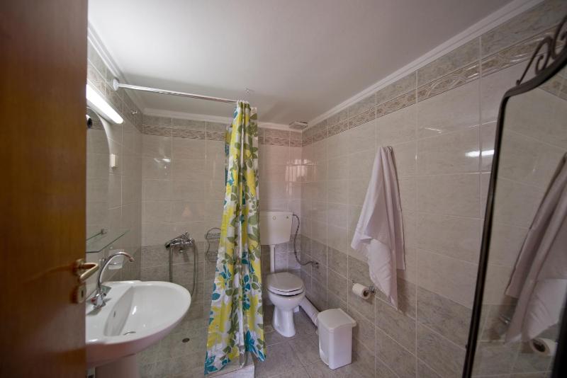Twin Room with Balcony image 2