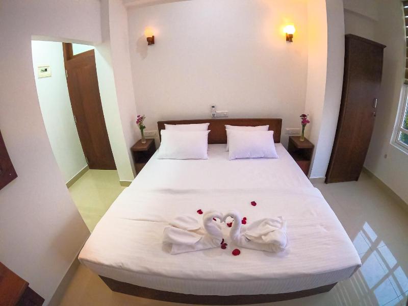 Double Room with Balcony image 1