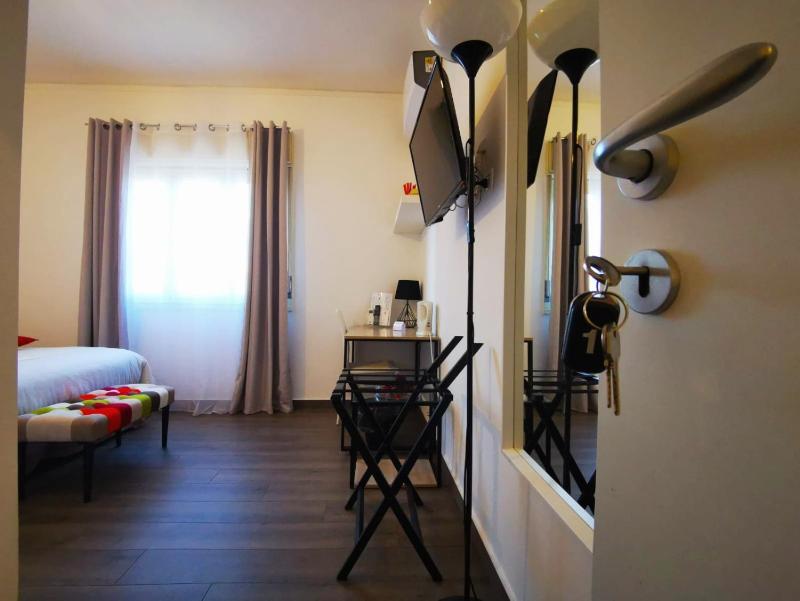 Economy Double Room image 3