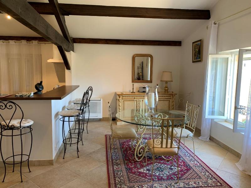 One-Bedroom Apartment image 4