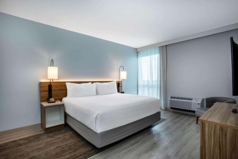 One-Bedroom King Suite - Non-Smoking image 2