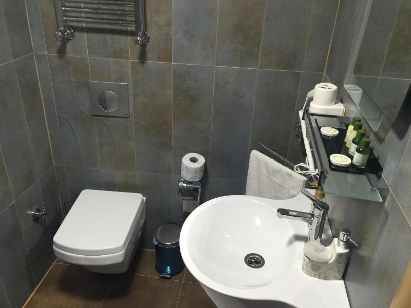 Deluxe Double Room with Balcony image 3