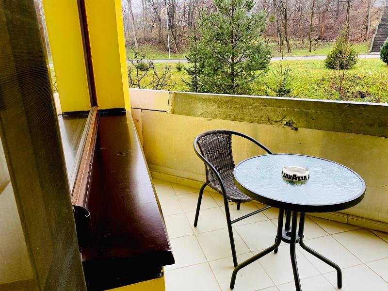 Queen Room with Garden View image 3