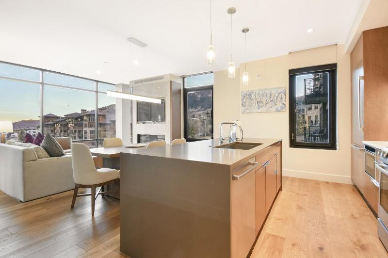 Luxurious 1 BR in Canyons Village-Ski in ski out! Save 20% on 7 Nights! - image 1