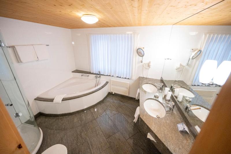 Deluxe Double Room image 2