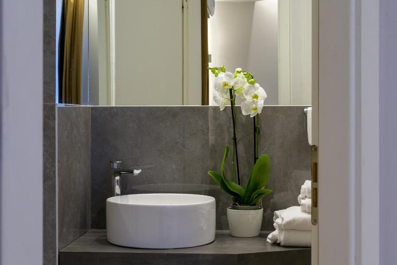 Studio (4 Adults) image 2