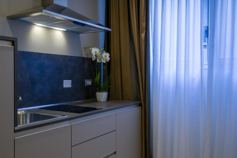 Studio (4 Adults) image 4