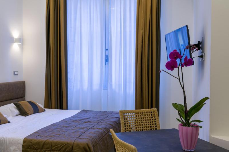 Studio (2 Adults) image 3