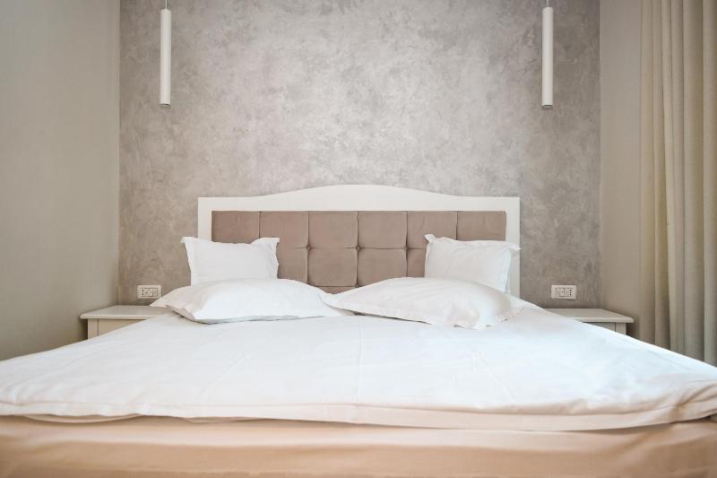 King Room with Mountain View image 3