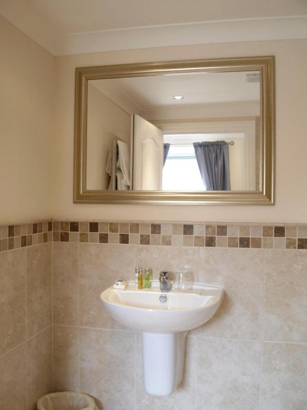 Double Room image 3