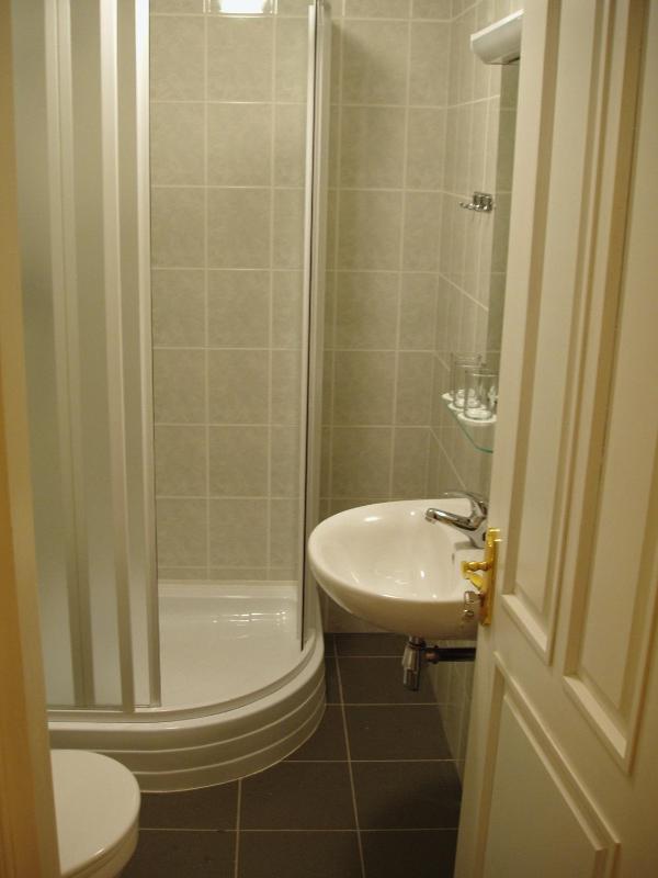Standard Triple Room image 3