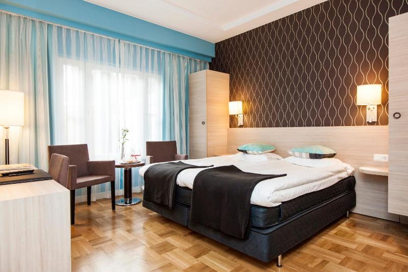 Standard Twin Room image 1