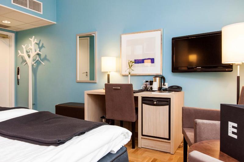Standard Twin Room image 3