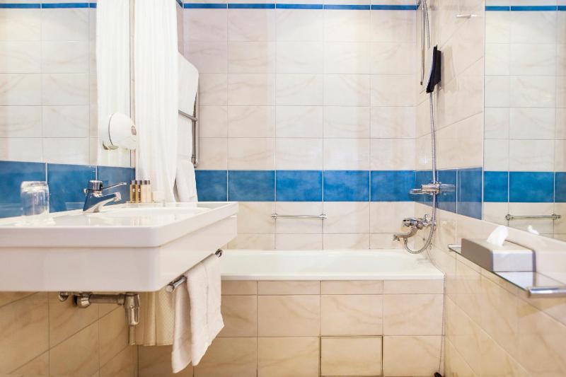 Standard Double Room image 2