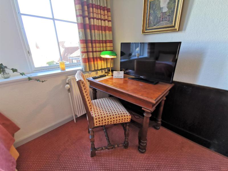 Standard Twin Room image 3