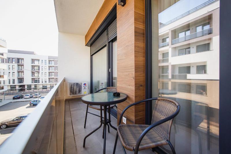 One-Bedroom Apartment image 2