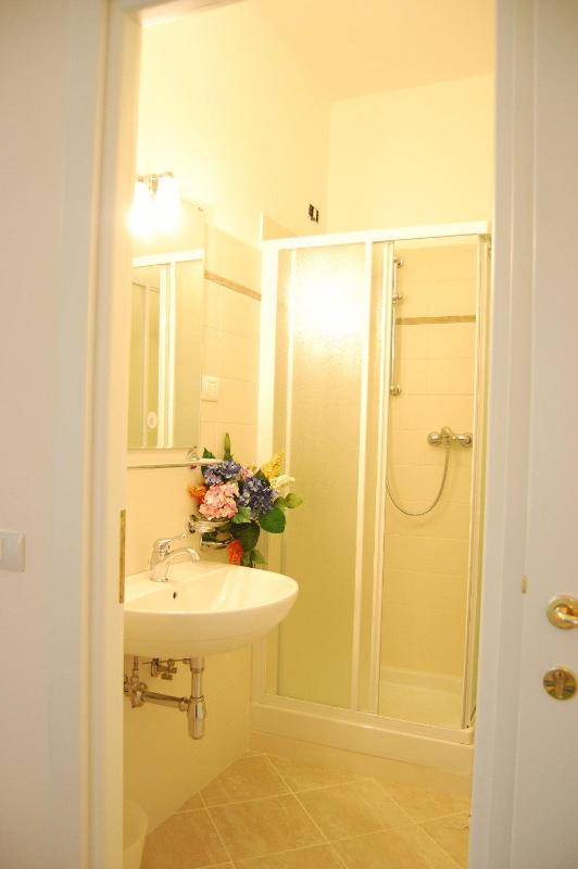 Double Room image 3