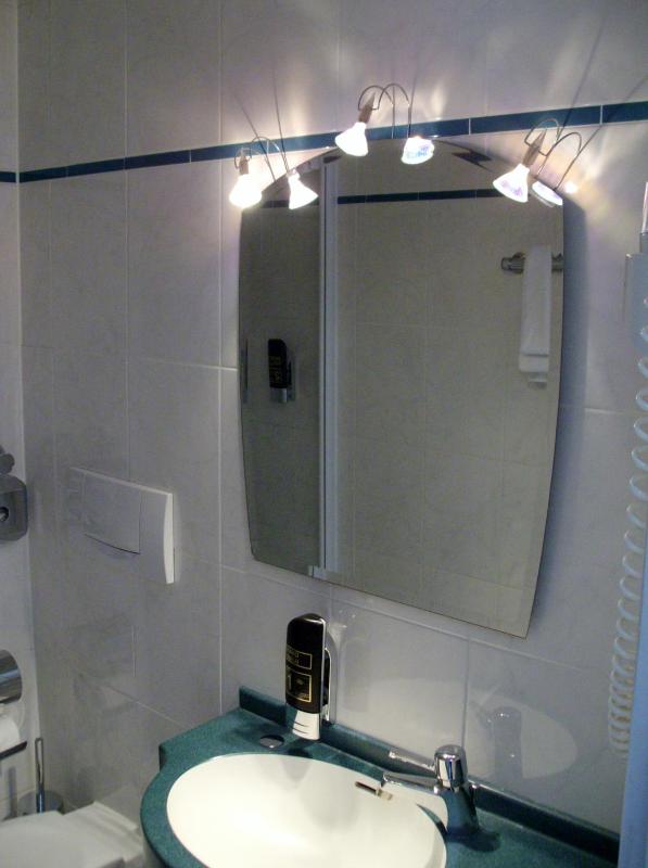 Twin Room image 2