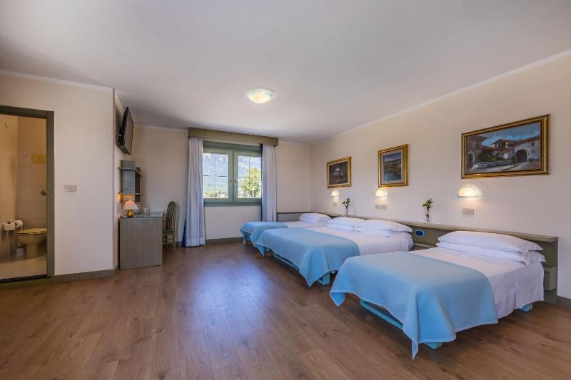 Quadruple Room image 2