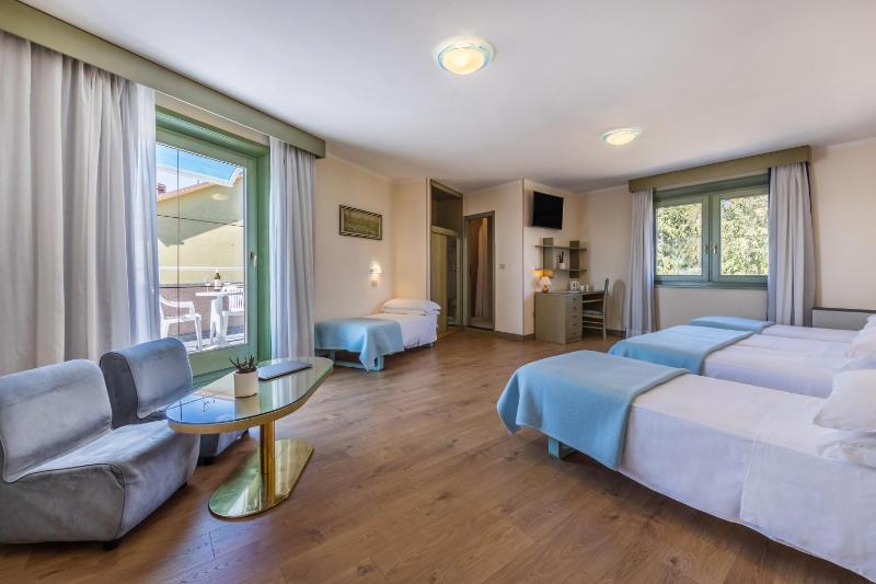 Quadruple Room image 1