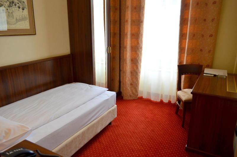 Standard Single Room image 3