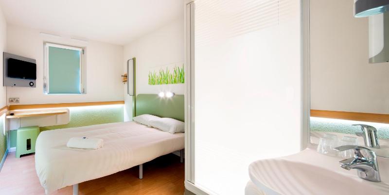 Classic Room with 1 double bed image 4