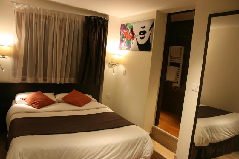 Central Hotel - image 25