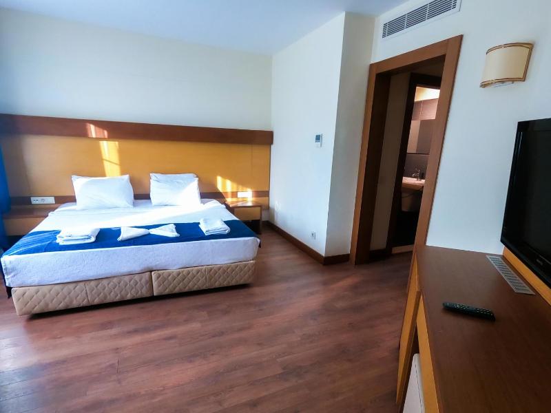 Double Room image 1