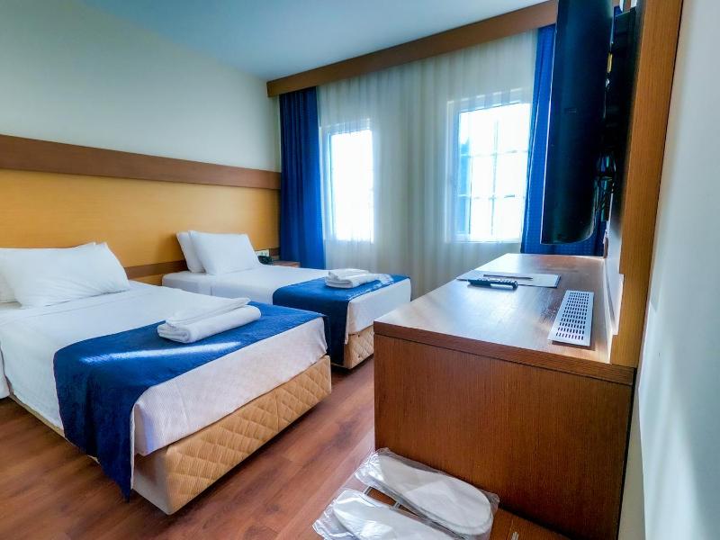 Standard Double Room image 2