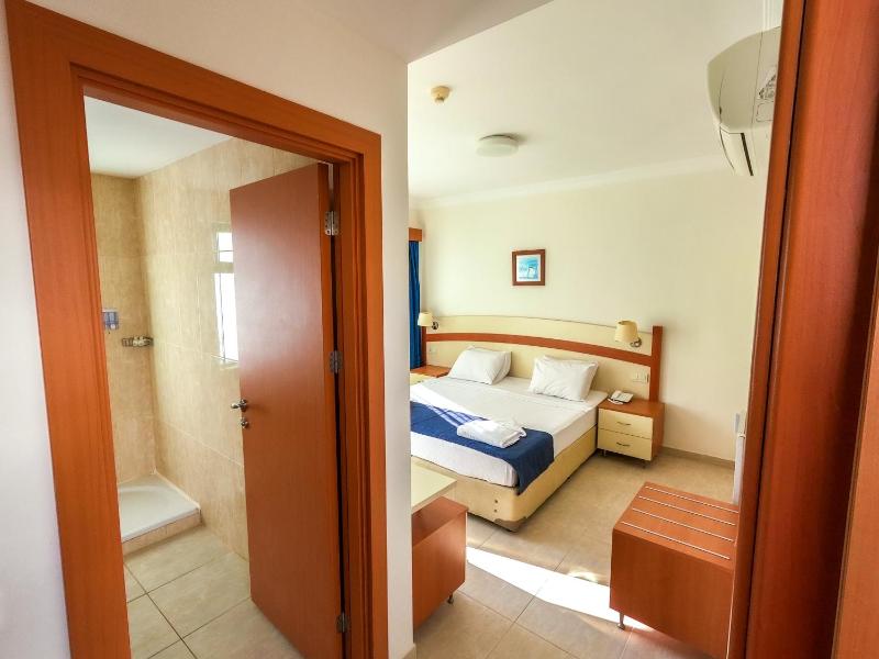 Standard Double Room image 2
