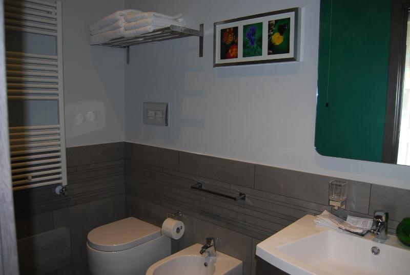 Triple Room with Balcony image 3