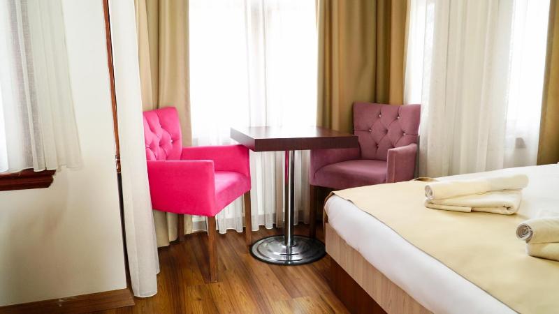 Large Double Room image 4