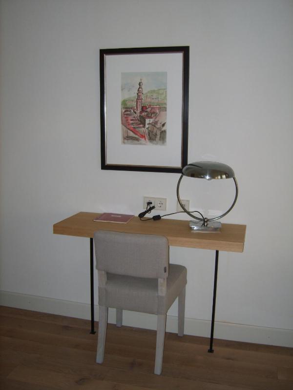 Family Room image 3
