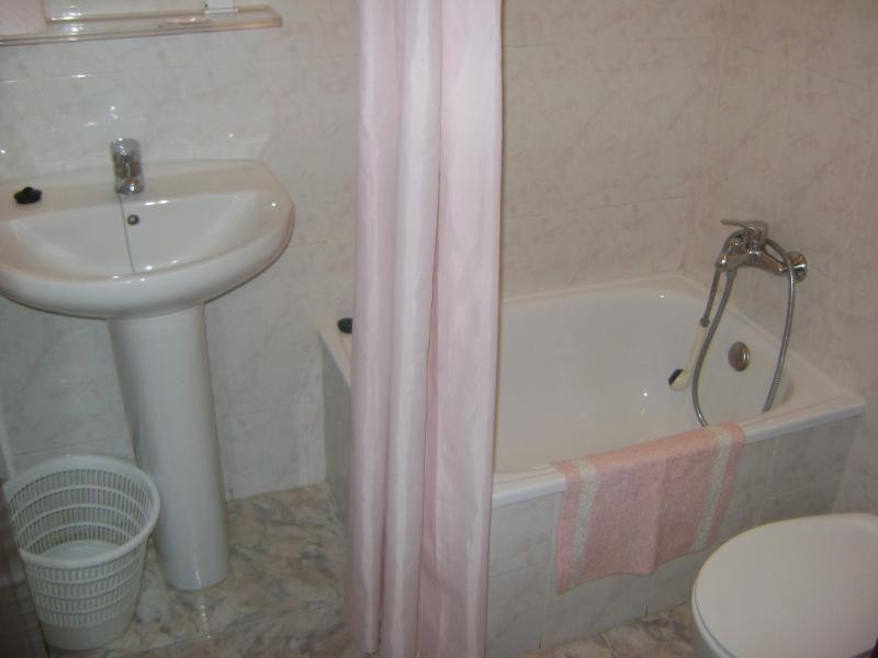 Single Room image 3