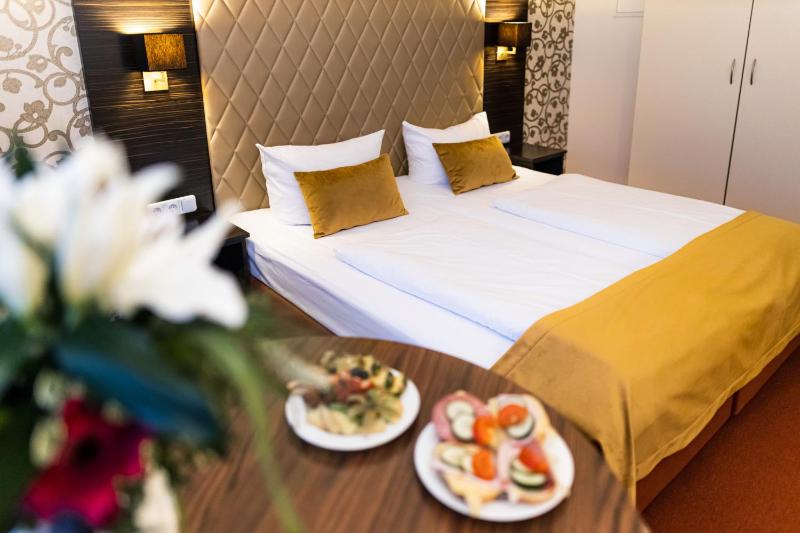 Standard Double or Twin Room image 4