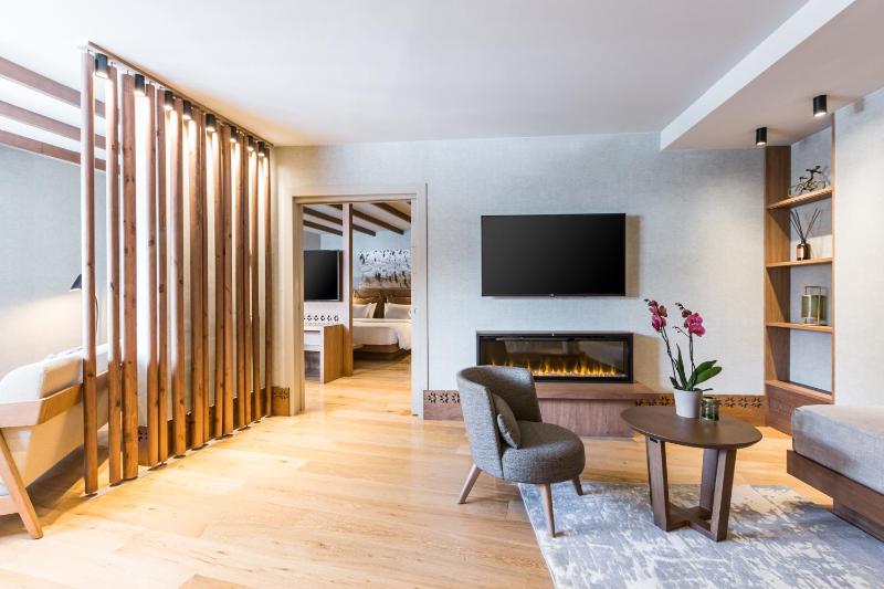 Premier Suite with Dolomites View image 3