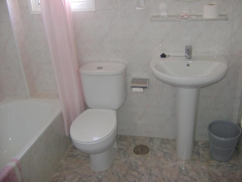 Triple Room with Private Bathroom image 4