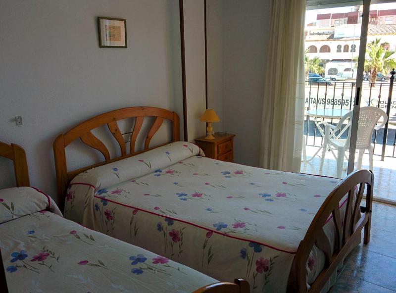 Triple Room with Private Bathroom image 3