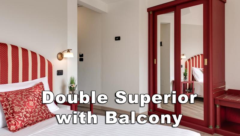 Superior Double Room with Balcony image 4