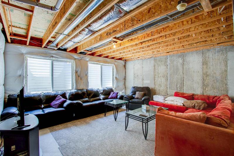 Two-Bedroom Townhouse image 2