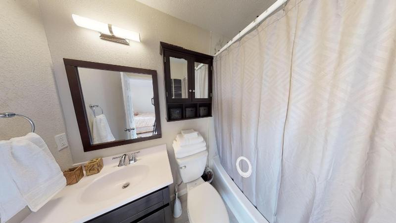 Two-Bedroom Townhouse image 2