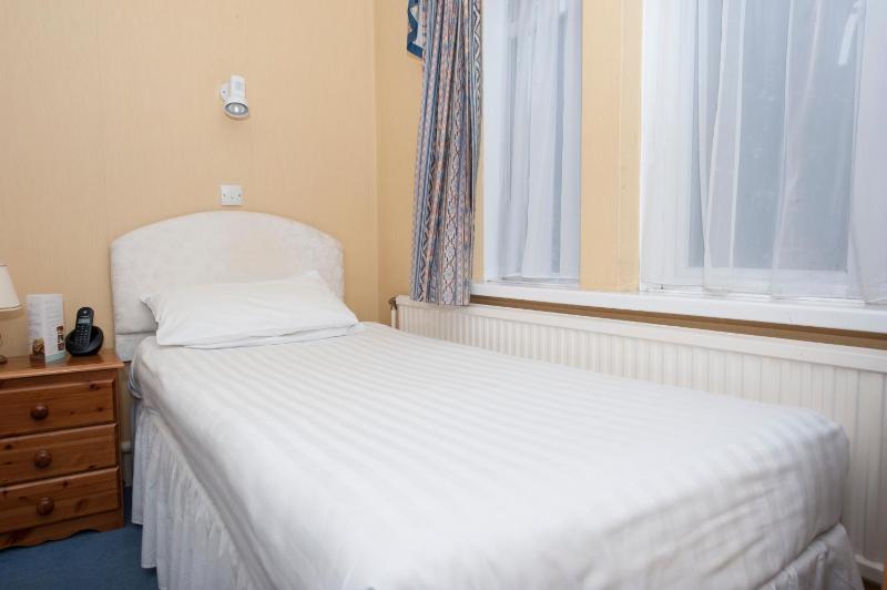 Standard Single Room image 4
