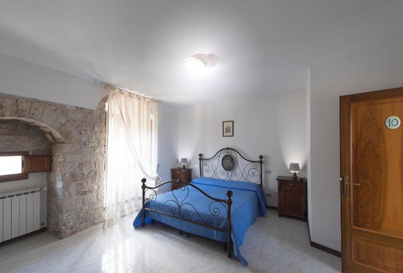 Double Room image 4