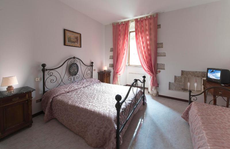 Double Room image 2