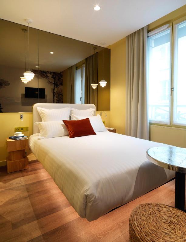 Double Room image 4