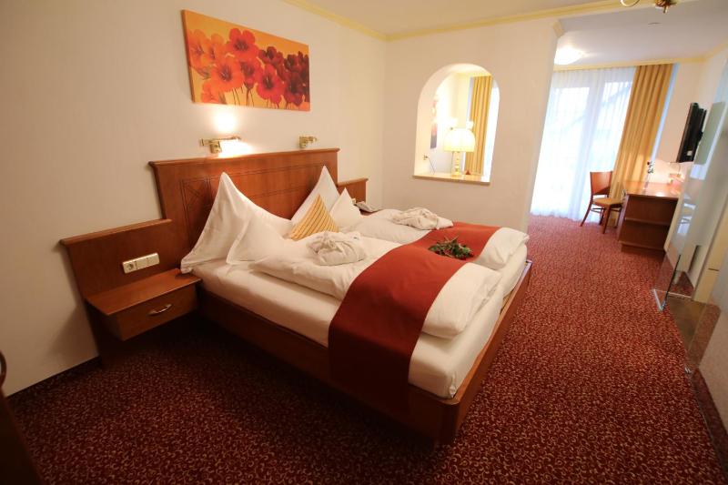 Premium Double Room image 3