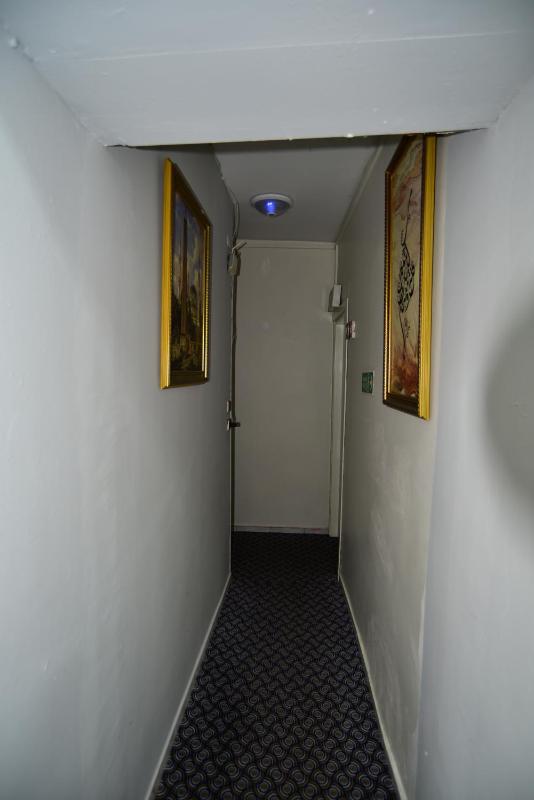 Double Room image 4