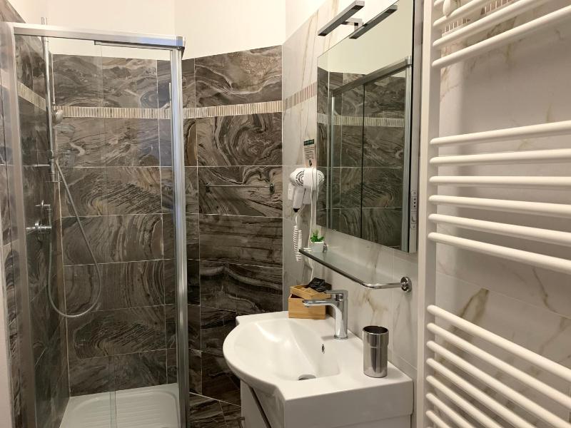 Deluxe Double Room image 2