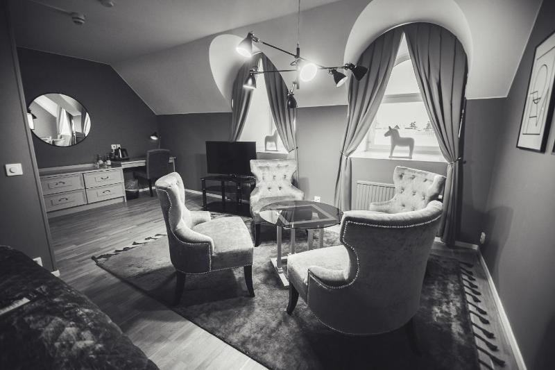 Junior King Suite image 3