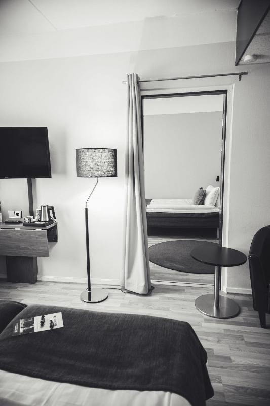 Family Room image 2